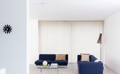 Tende a strisce verticali, SG 2910, Multi Visio, Gerrards Cross, London, United Kingdom