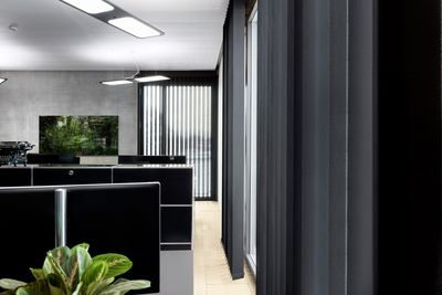 Tende a strisce verticali, SG 2960, Colorama 2, Office, Bern, Switzerland