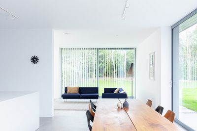 Tende a strisce verticali, SG 2910, Palisade Revive, Gerrards Cross, London, United Kingdom
