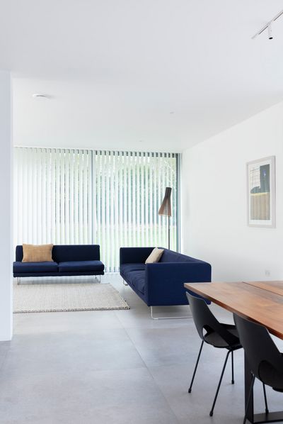 Tende a strisce verticali, SG 2910, Palisade Revive, Gerrards Cross, London, United Kingdom