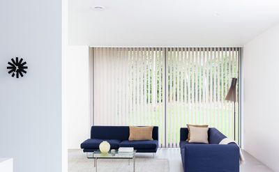 Tende a strisce verticali, SG 2910, Multi Visio, Gerrards Cross, London, United Kingdom