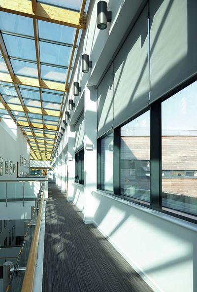 Tende a rullo, SG 4970, Multiscreen 1-10%, Room shot "Durham Gateway", Durham, United Kingdom